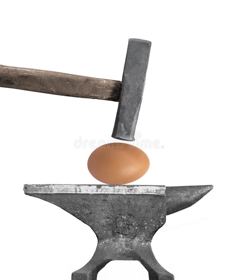 Uovo, martello ed incudine isolata