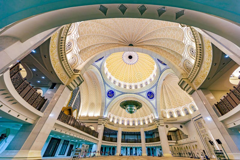 Hoch auf der hoch a fest dach a kuppel aus eisen moschee moschee eisen moschee malaiisch fähig 24, 000 das,,.