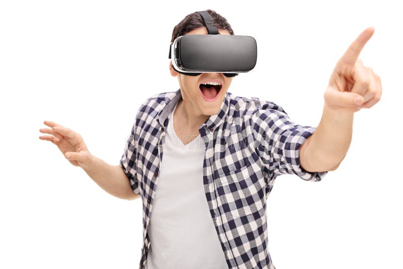 Upphetsad ung man som använder en VR-hörlurar med mikrofon arkivfoton