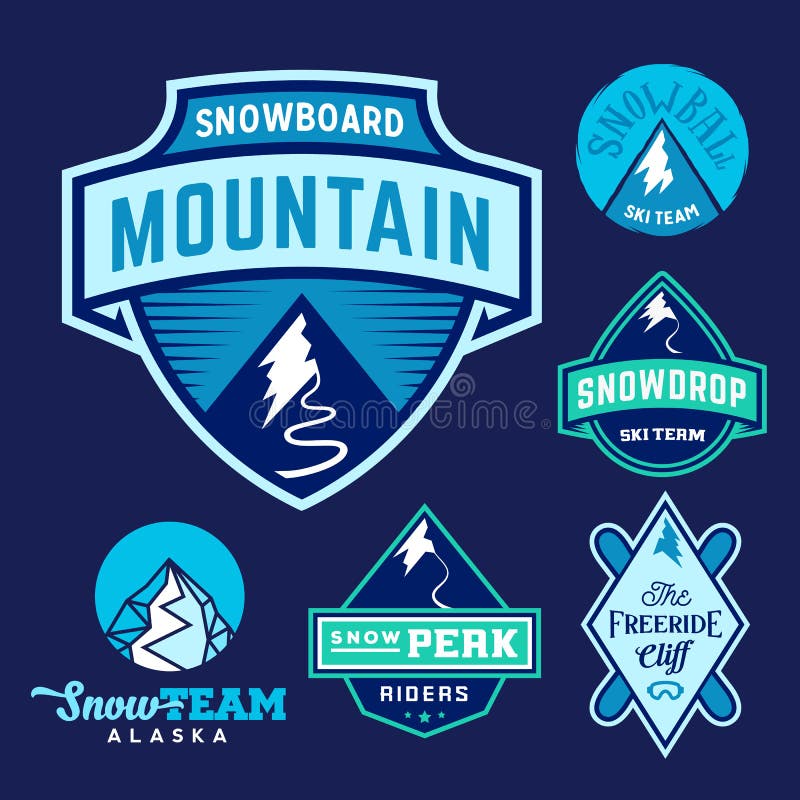 Uppsättning av Ski Snowboard Snow Mountains Sport logoer eller tappningetiketter som är färgrik på blå bakgrund vektor illustrationer Uppsättning av Ski Snowboard Snow Mountains Sport logoer eller tappningetiketter som är färgrik på blå bakgrund vektor illustrationer