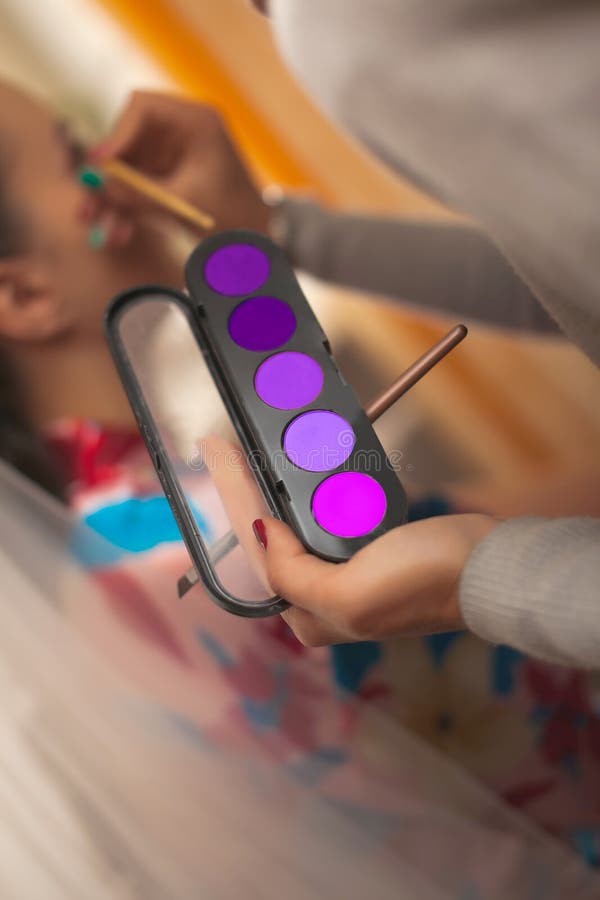 Uppsättning av ögonskuggor i det ultravioletta området royaltyfri foto Uppsättning av ögonskuggor i det ultravioletta området royaltyfri foto
