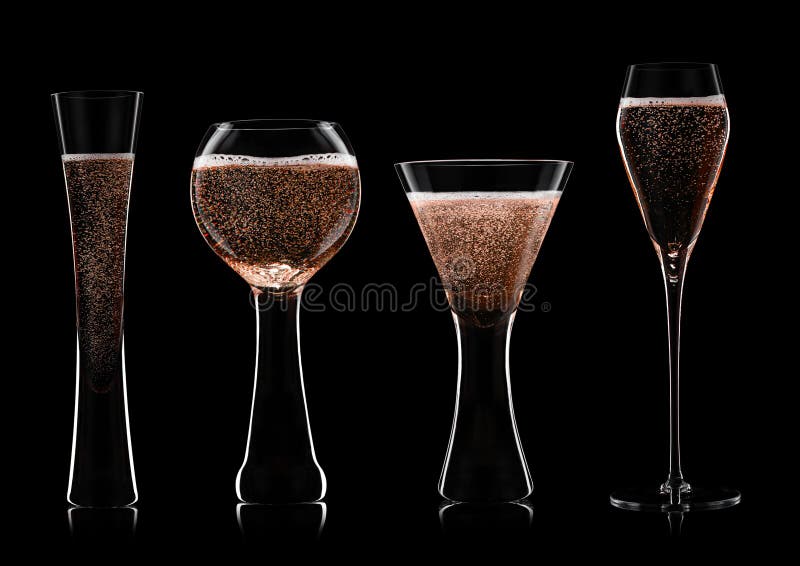 Uppsättning rosa rosenviner och champagneglas på svart bakgrundsballonger, flute och åskådarglas royaltyfri fotografi