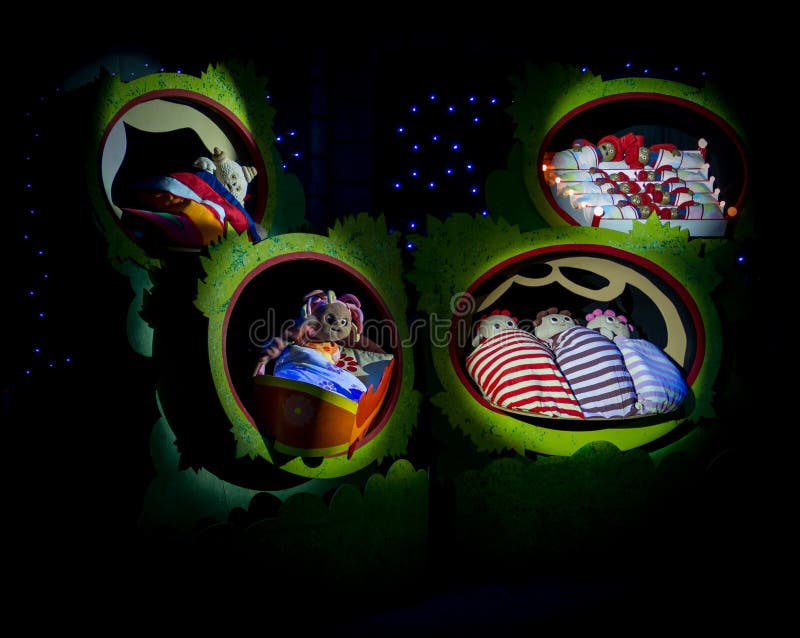 Makka Pakka on Stage during in the Night Garden Show Editorial Photography  - Image of pakka, night: 56168422