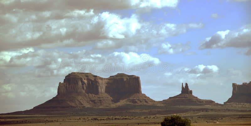 Upwarp dell'arenaria in valle Utah del monumento fotografie stock Upwarp dell'arenaria in valle Utah del monumento fotografie stock