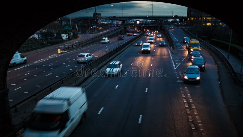 Upływ w Londyn, wysoki kąt, rozdroże, flyover