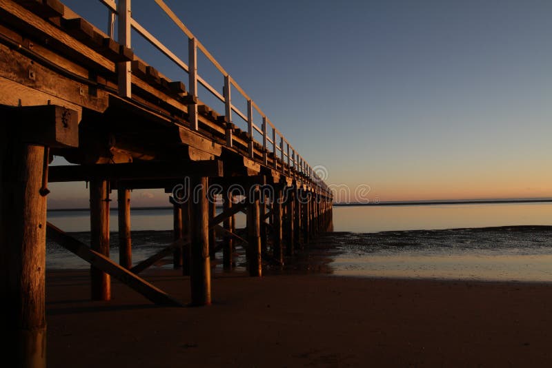 Urangan Pier Sunrise stock foto Urangan Pier Sunrise stock foto