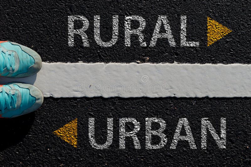 Urbano rural con el concepto de la manera diferente de la flecha para elegir manera al ur