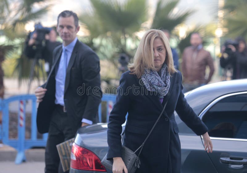 Cristina e Iñaki Urdangarin a chegar ao tribunal em Maiorca fotografia de stock royalty free