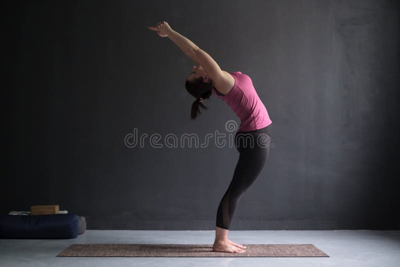 Urdhva Hasthasana (Upward salute Yoga Pose) - Sarvyoga | Yoga