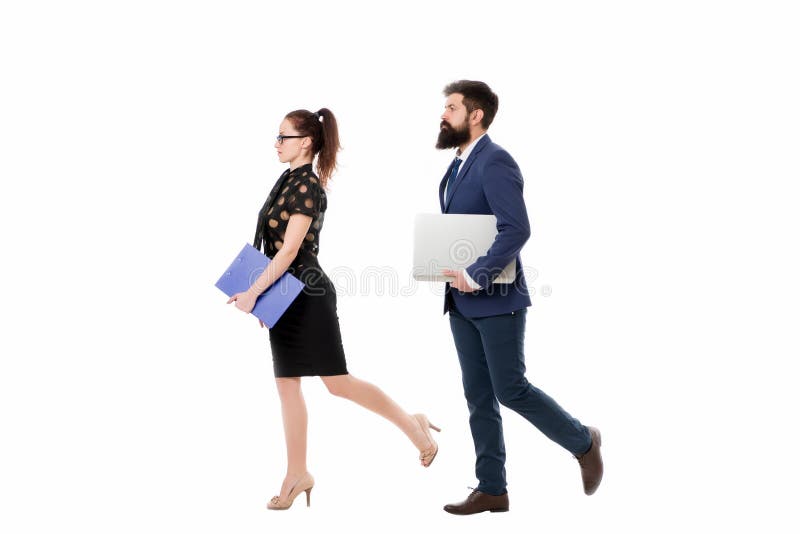 Urmați aceeași direcție. om de afaceri cu fața și doamna cu documente. direcție de afaceri nouă. căutare royalty free stock images