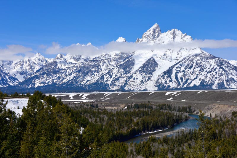 Uroczysty Teton park narodowy w wiośnie z śniegiem zakrywał teton pasmo górskie obrazy royalty free Uroczysty Teton park narodowy w wiośnie z śniegiem zakrywał teton pasmo górskie obrazy royalty free