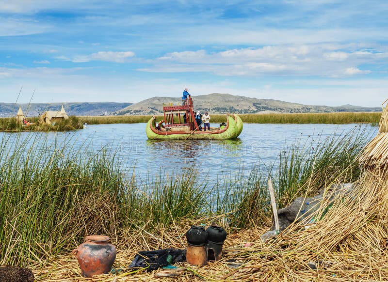 Uros Islands no lago Titicaca no Peru imagem de stock Uros Islands no lago Titicaca no Peru imagem de stock
