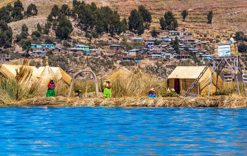 Uros spławowe wyspy jeziorny Titicaca, Peru, Ameryka Południowa zdjęcia royalty free Uros spławowe wyspy jeziorny Titicaca, Peru, Ameryka Południowa zdjęcia royalty free
