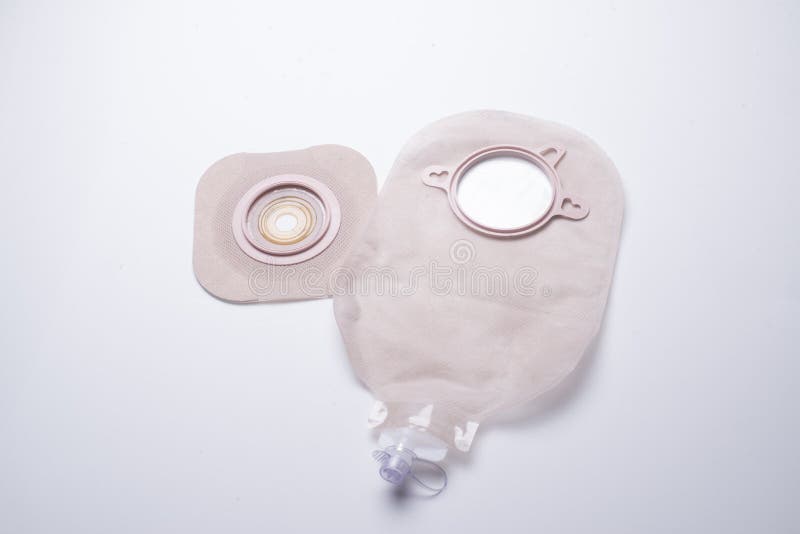 Urostomy pouch and wafer which works with a stoma for urine evacuation