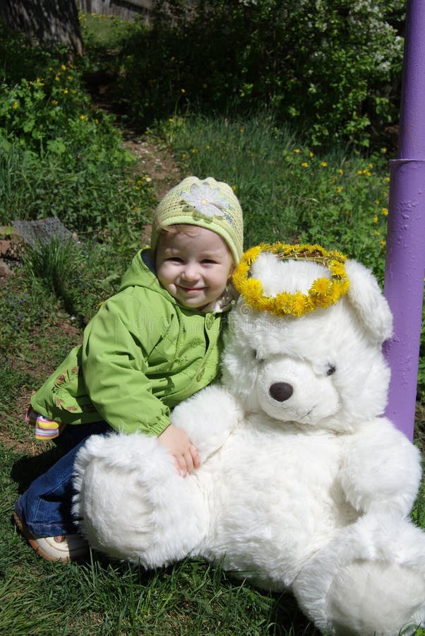 Urso da menina e do luxuoso fotografia de stock Urso da menina e do luxuoso fotografia de stock