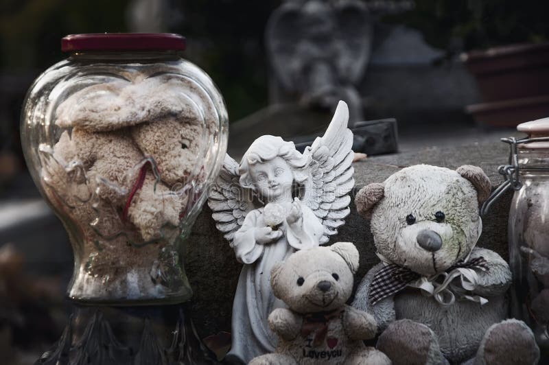 Anjo Da Morte Com Crianças Em Seus Braços Azrael, Azriel, Malak Al-maut,  Conceito De Morte Foto de Stock - Imagem de religioso, livro: 170906002