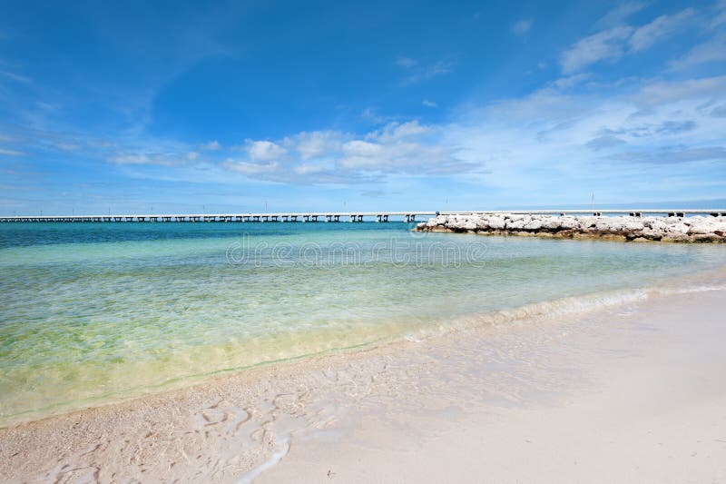 Ursprünglicher sandiger Strand stockfotografie Ursprünglicher sandiger Strand stockfotografie