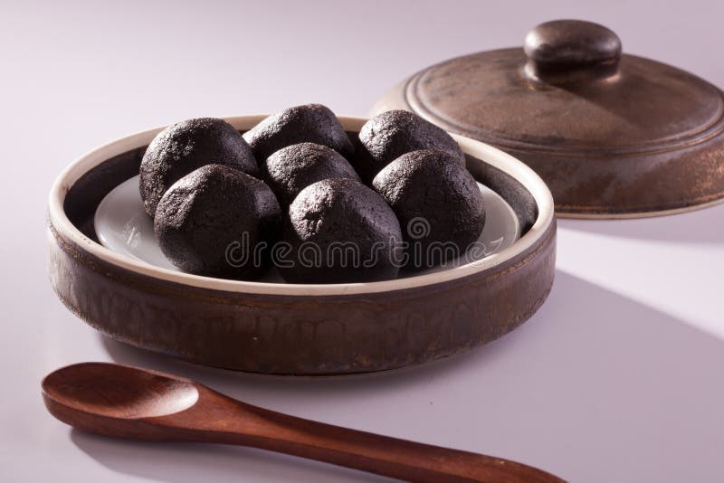 Urundai d'Ellu - boules de sésame d'Inde photo stock Urundai d'Ellu - boules de sésame d'Inde photo stock