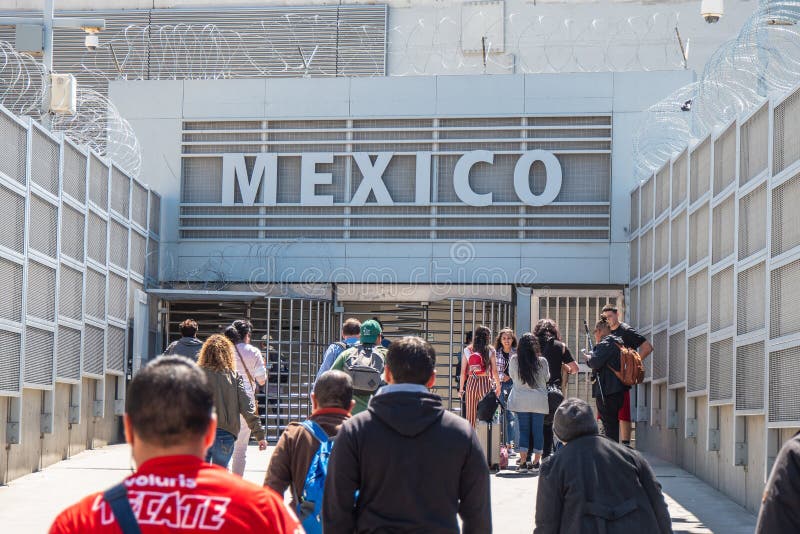 USA-gr?ns till Mexico p? San Ysidro Kalifornien - KALIFORNIEN, USA - MARS 18, 2019 royaltyfri bild USA-gr?ns till Mexico p? San Ysidro Kalifornien - KALIFORNIEN, USA - MARS 18, 2019 royaltyfri bild