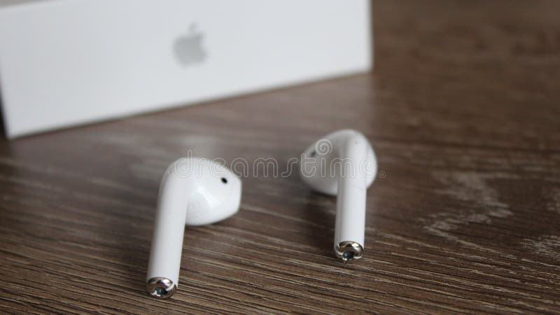 Download 2,043 Earpods Photos - Free & Royalty-Free Stock Photos ...