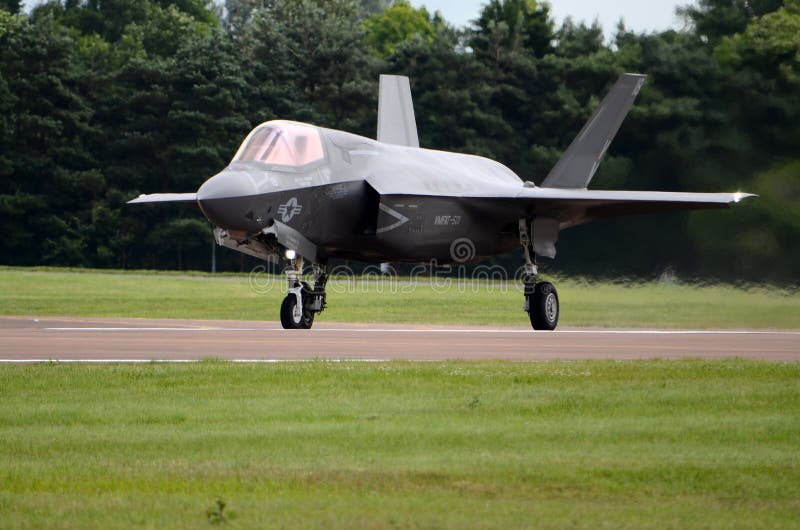 Usaf lockheed martin f35 αεροσκάφη με αλεξίπτωτο ii stealth στοκ φωτογραφίες