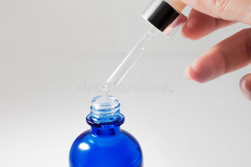 Use the serum, cosmetics royalty free stock photography Use the serum, cosmetics royalty free stock photography