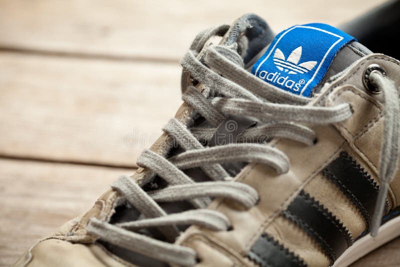 adidas running shoes classic