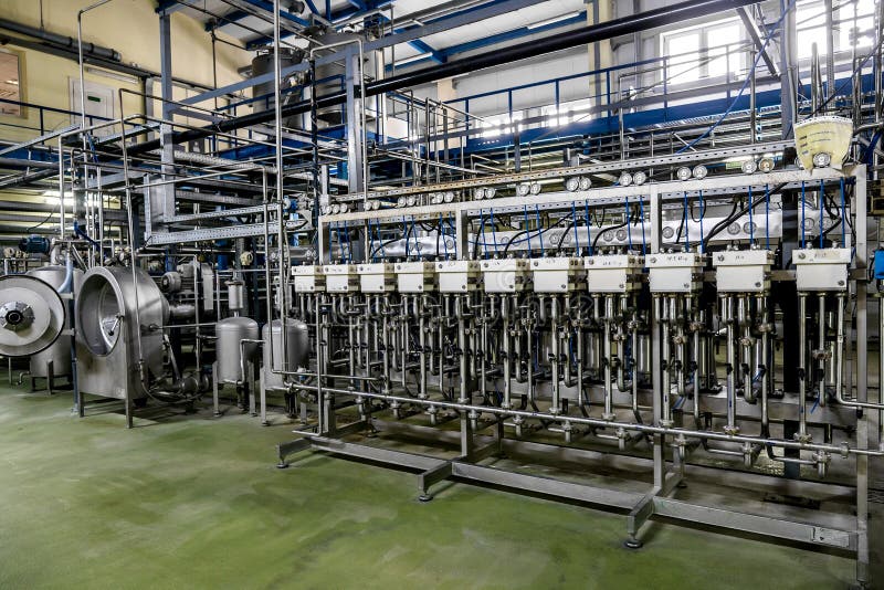 Usine pour la production de l'amidon des pommes de terre L'intérieur de l'entreprise Production chimique image libre de droits Usine pour la production de l'amidon des pommes de terre L'intérieur de l'entreprise Production chimique image libre de droits