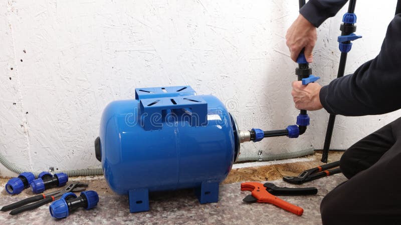 Using compression fittings to connect pressure tank when installing domestic water supply. Connecting pressure tank to domestic water supply with compression