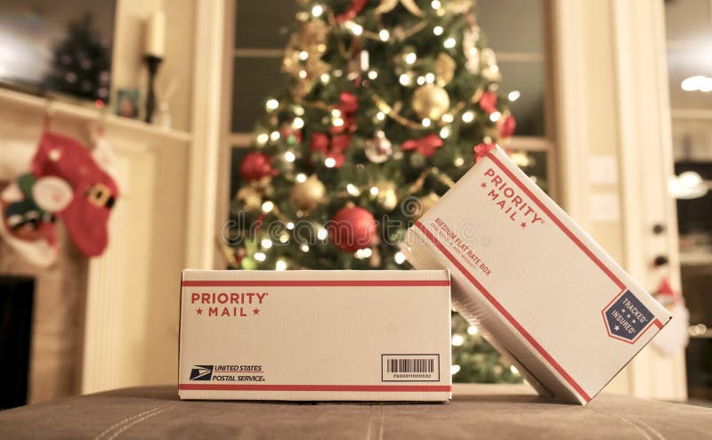 USPS priorytetu poczta Bożenarodzeniowi Wakacyjni prezenty fotografia stock