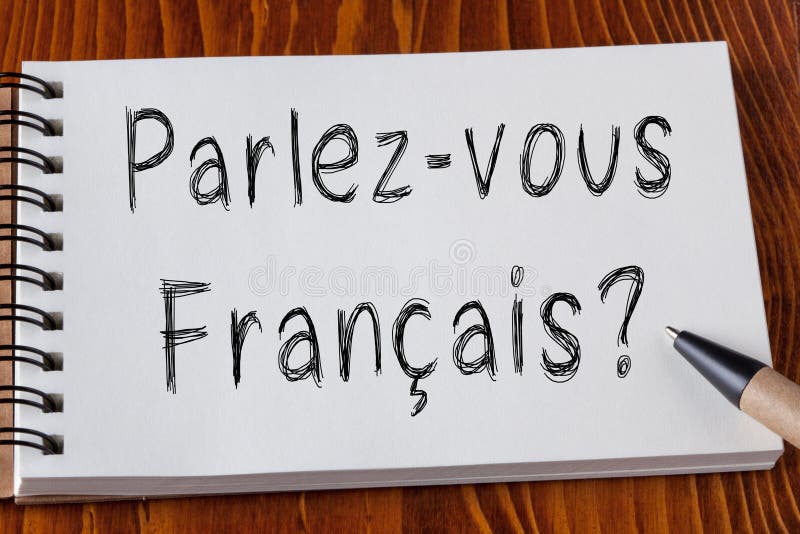 ¿Usted Habla Francés? Hombre Con La Escritura De La Tiza En La Pizarra