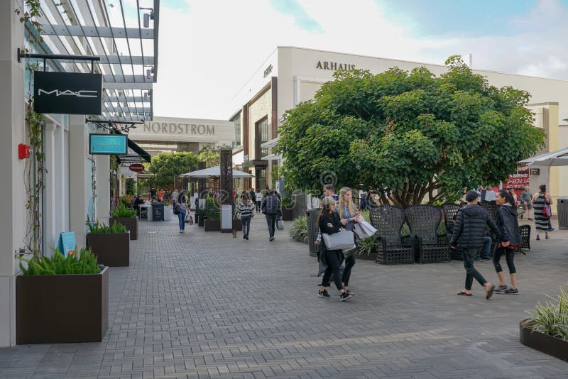 UTC Westfield Shopping Mall at University Town Centre .Outdoor shopping  center with upmarket chain retailers, a movie theater, restaurants. .La  Jolla, San Diego, California, USA. March 23rd, 2019 Stock Photo - Alamy