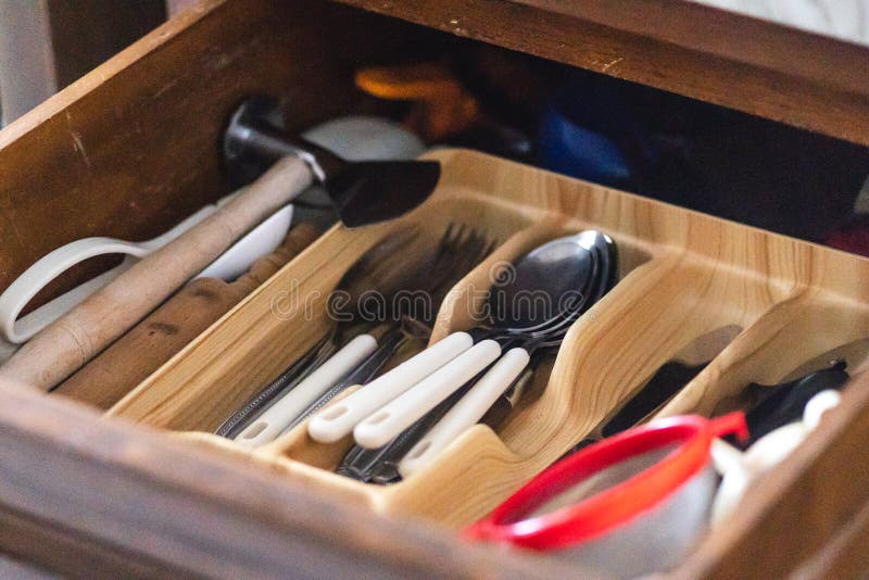 Utens?lios da cozinha, colheres, forquilhas, facas imagem de stock Utens?lios da cozinha, colheres, forquilhas, facas imagem de stock