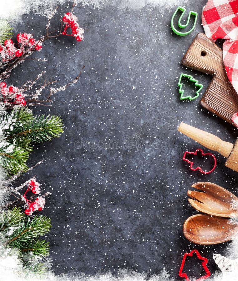 Utensílios de cozimento do Natal e árvore da neve fotos de stock