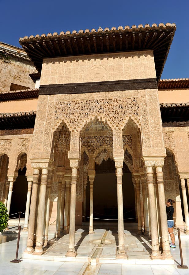 Uteplats de los Leones, Alhambra slott i Granada, Spanien royaltyfria foton Uteplats de los Leones, Alhambra slott i Granada, Spanien royaltyfria foton