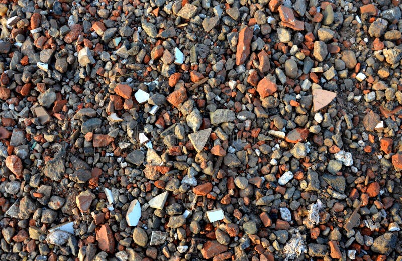Utilizarea materialelor reciclate pentru construcții pe șantiere este o soluție ecologică pentru înlocuirea extracției de minerale royalty free stock photos