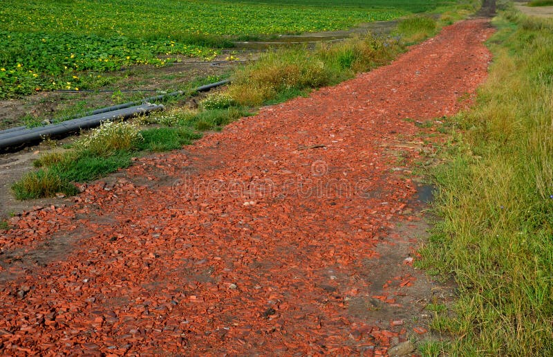 Utilizarea materialelor reciclate pentru construcții pe șantiere este o soluție ecologică pentru înlocuirea extracției de minerale royalty free stock photos