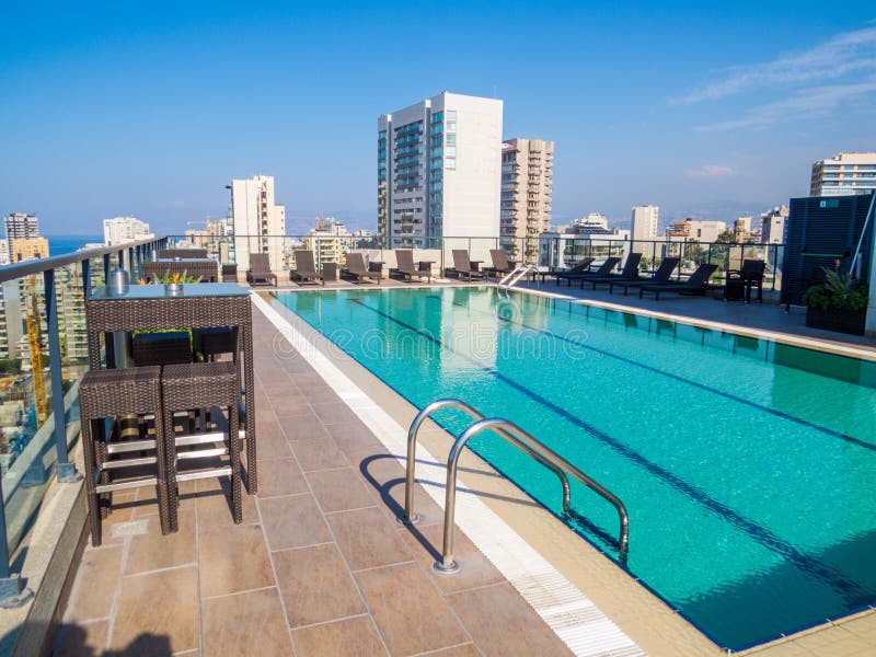 Utomhussimbassäng I Beirut, Libanon royaltyfria foton Utomhussimbassäng I Beirut, Libanon royaltyfria foton