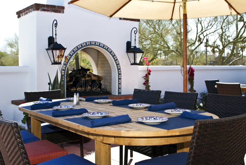 utomhus- uteplatsrestaurang royaltyfri bild utomhus- uteplatsrestaurang royaltyfri bild