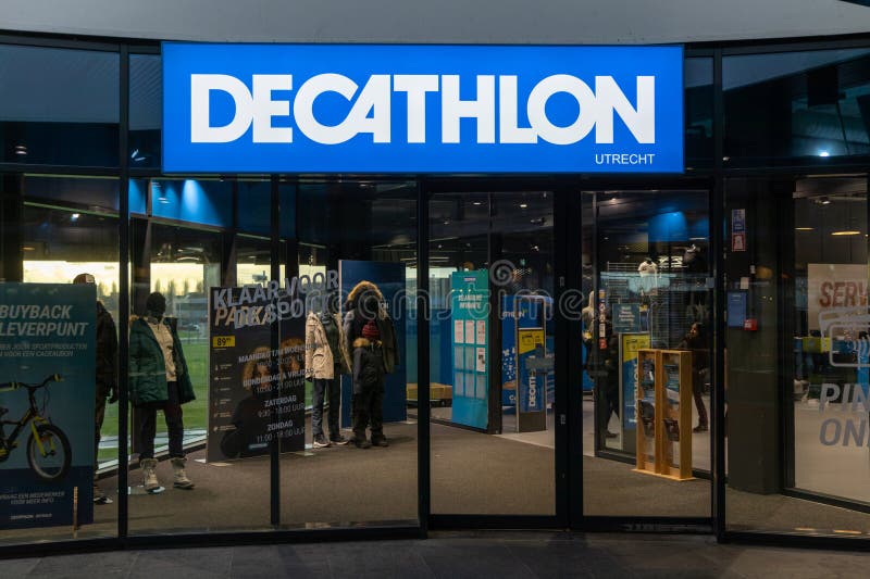 Exterior View Of Decathlon Sporting Goods Store San Francisco Stock Photo -  Download Image Now - iStock