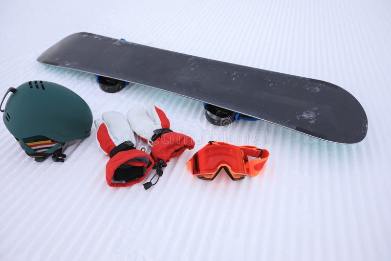 Utrustning för snowboarding på spårlinjer arkivfoton Utrustning för snowboarding på spårlinjer arkivfoton