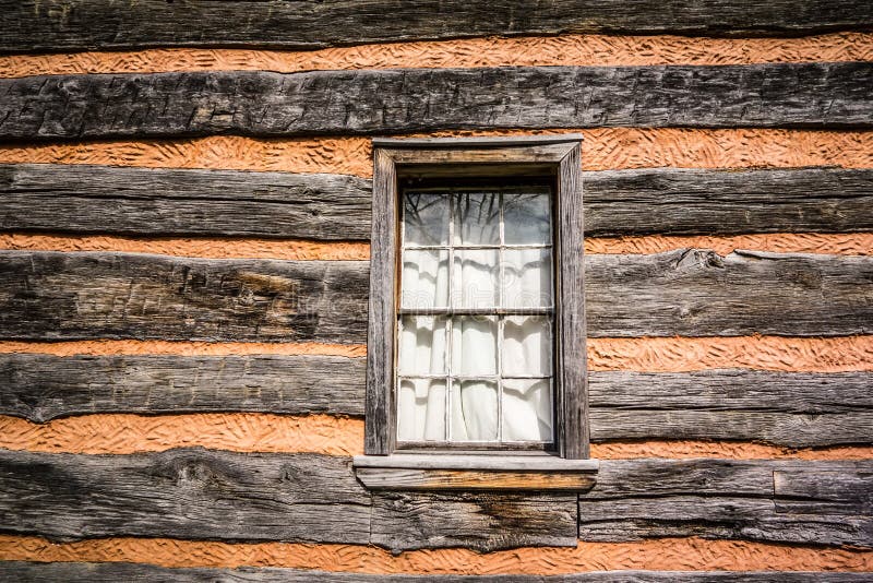 Utrzymany historyczny drewniany dom