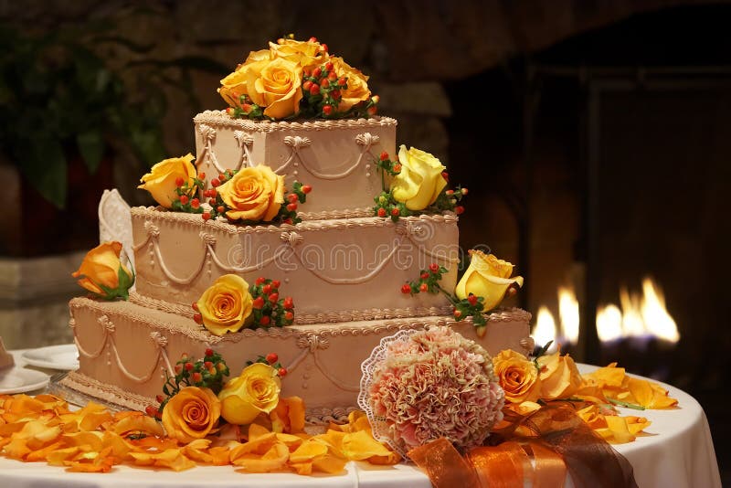 utsmyckat bröllop för cake royaltyfri foto utsmyckat bröllop för cake royaltyfri foto