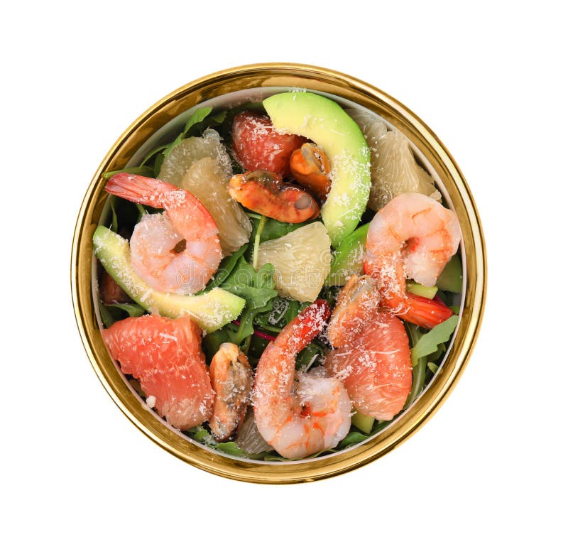Utsökt pomelosallad med räkor och avokado isolerat på vit översida royaltyfri bild