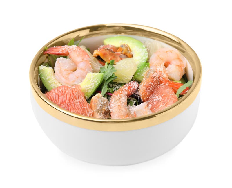 Utsökt pomelosallad med räkor och avokado isolerat på vitt royaltyfria bilder