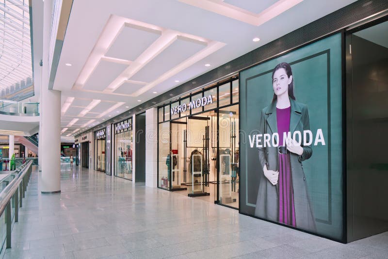 Uttag för VERO MODO i den Livat shoppinggallerian, Peking, Kina arkivfoton Uttag för VERO MODO i den Livat shoppinggallerian, Peking, Kina arkivfoton