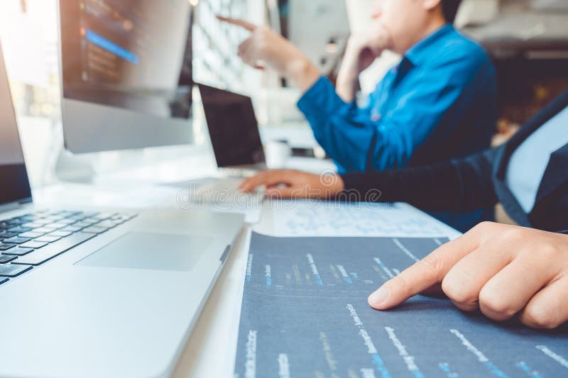 Utveckling av design och kodningsteknik för programutveckling av webbplatser royaltyfri fotografi