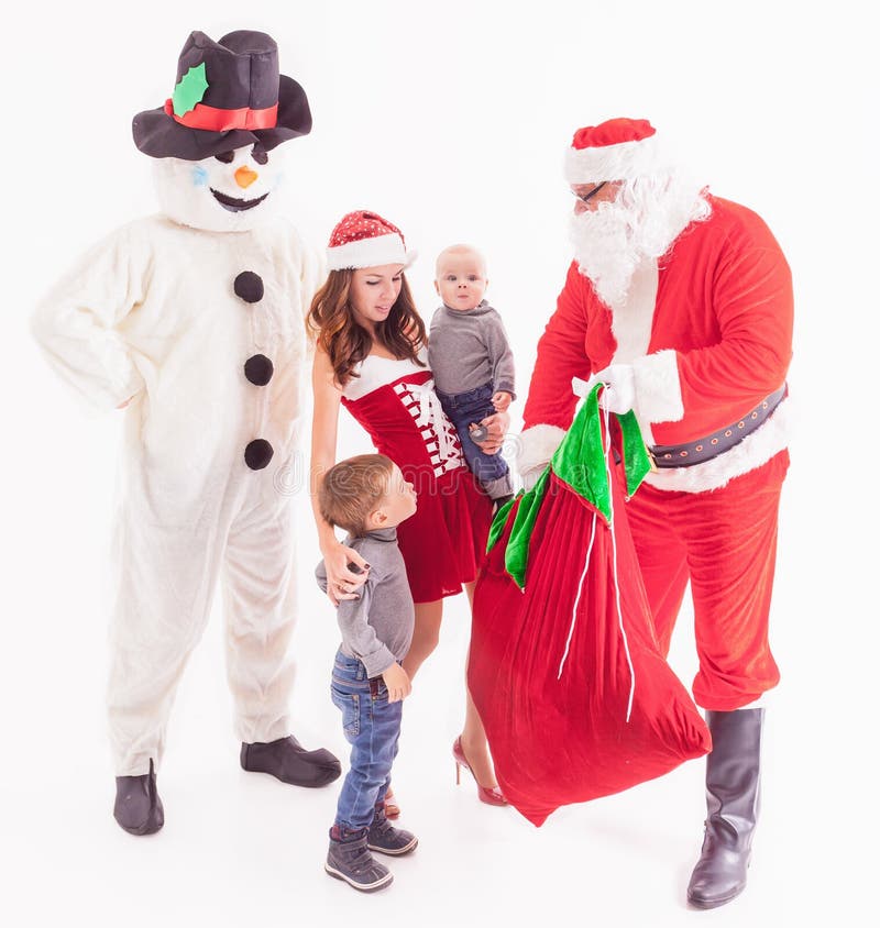 Uw vader is Kerstman Geeft giftdozen bij Kerstmis stock foto Uw vader is Kerstman Geeft giftdozen bij Kerstmis stock foto