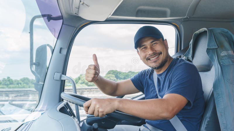 Uśmiech profesjonalny kierowca ciężarówki