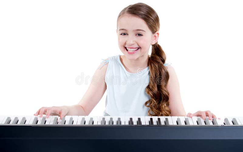 Uśmiechnięte dziewczyn sztuki na elektrycznym pianinie. obraz royalty free Uśmiechnięte dziewczyn sztuki na elektrycznym pianinie. obraz royalty free